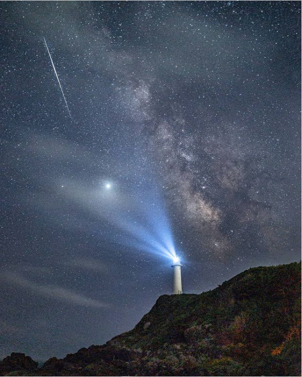 爪木崎灯台　天の川　流れ星