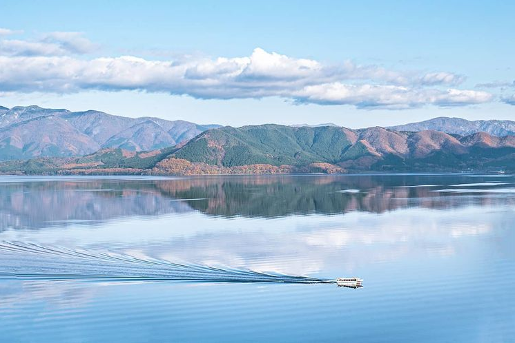 田沢湖　紅葉　リフレクション